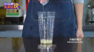 春夏水果茶饮品-喜茶在推的黄金柠红的做法步骤：2