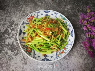 蒜苔炒虾干的做法步骤：10