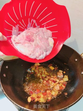 香芹爆炒鸡大肠的做法步骤：4