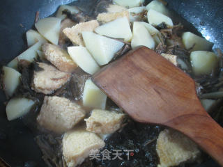 梅干菜土豆烧鲜素鸡的做法步骤：9