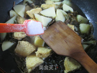 梅干菜土豆烧鲜素鸡的做法步骤：12