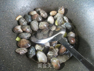 梅干菜炒花蛤的做法步骤：6