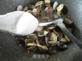 梅干菜炒花蛤的做法步骤：9