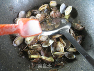 梅干菜炒花蛤的做法步骤：10
