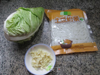 牛心菜炒土豆粉条的做法步骤：1