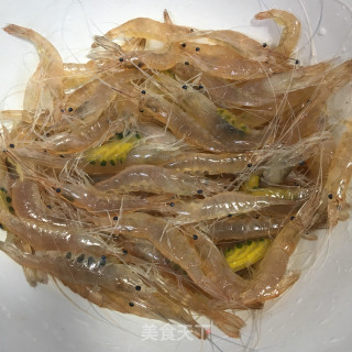韭菜炒明虾的做法步骤：1