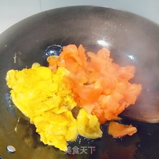 西红柿鸡蛋龙须面的做法步骤：7