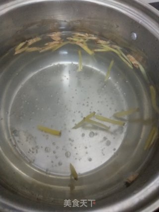 枸杞叶猪肝瘦肉汤的做法步骤：4