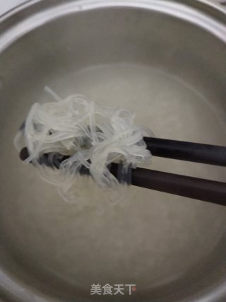 胡萝卜粉丝汤的做法步骤：3