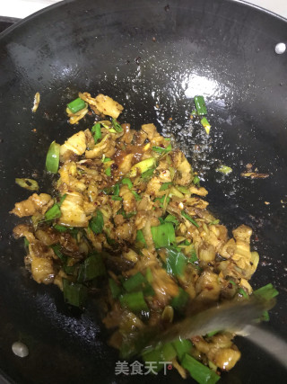 老干妈炒五花肉的做法步骤：7