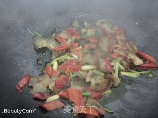下饭的～甜豆炒腊肉的做法步骤：2
