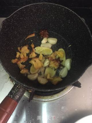 五花肉焖鸭翅的做法步骤：4