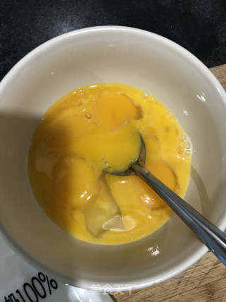 告别烤箱的懒人版电饭煲蛋糕的做法步骤：2