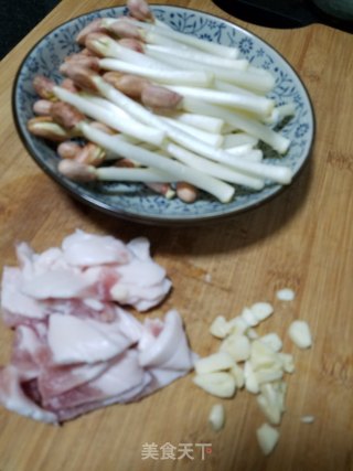 炒花生芽的做法步骤：1