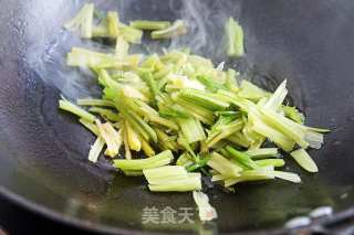 木瓜炒芹菜的做法步骤：3