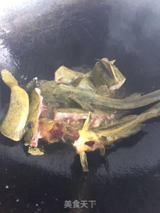 酸辣黄骨鱼的做法步骤：5
