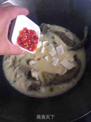 酸辣黄骨鱼的做法步骤：10