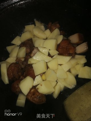 猪蹄焖土豆块的做法步骤：5