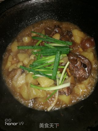 猪蹄焖土豆块的做法步骤：7