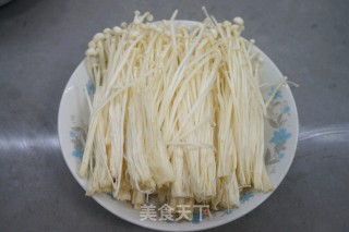 西红柿金针菇浓汤的做法步骤：3