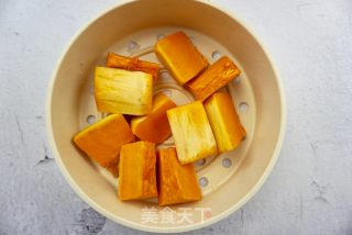 南瓜椰蓉面包条的做法步骤：1