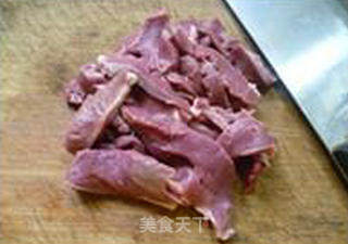 蒜薹炒猪心的做法步骤：4