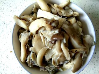 蘑菇尖椒炒鸡蛋的做法步骤：5