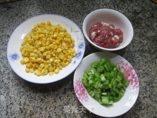 青椒肉末炒玉米粒的做法步骤：1