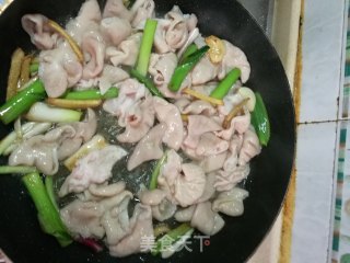 酸菜炒大肠的做法步骤：5