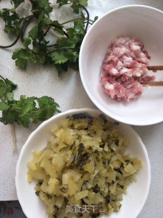 酸菜肉末的做法步骤：1
