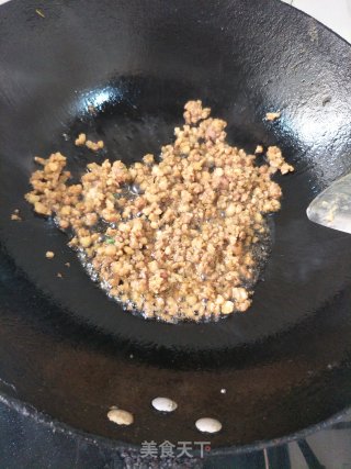 酸菜肉末的做法步骤：2