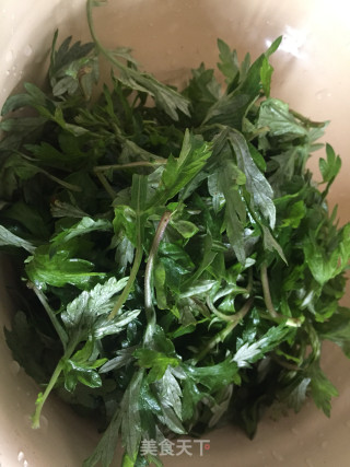 艾叶蛋汤面的做法步骤：1