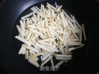 蒜苔炒笋丝的做法步骤：3
