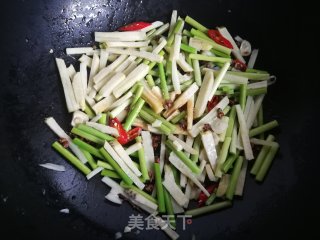 蒜苔炒笋丝的做法步骤：7