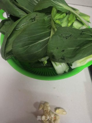 蒜炒菜心的做法步骤：1