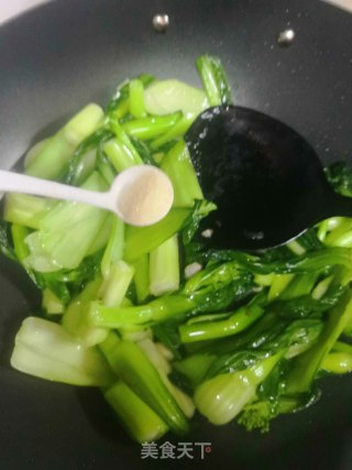 蒜炒菜心的做法步骤：4