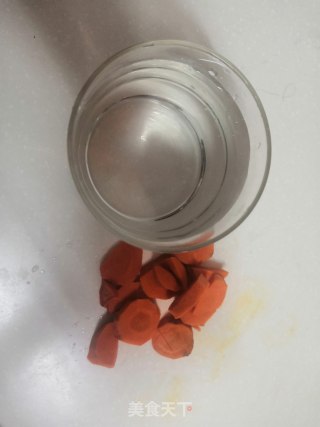 纯胡萝卜汁的做法步骤：1