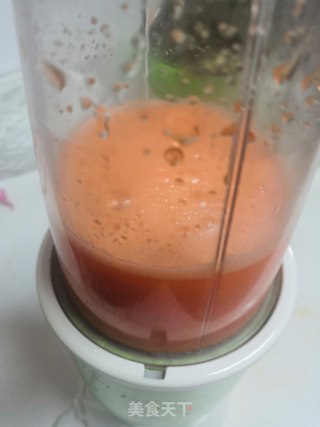纯胡萝卜汁的做法步骤：2