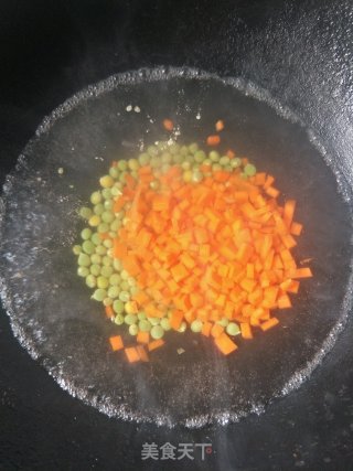 时蔬炒饭的做法步骤：1