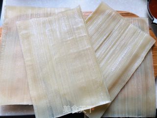 蘑菇炒烤冷面的做法步骤：2