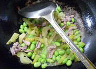 瘦肉丝酸菜梗炒毛豆的做法步骤：11