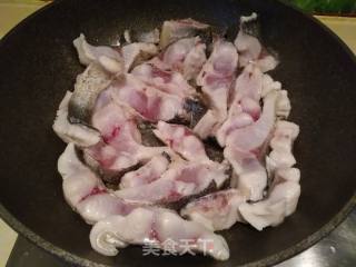 红烧鱼块的做法步骤：1