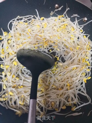 豆腐炒豆芽的做法步骤：2