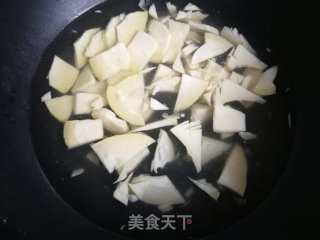 洋葱炒笋片的做法步骤：2