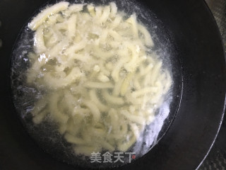 双椒爆牛肚的做法步骤：1