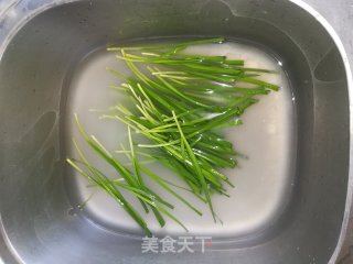 韭菜炒鸡蛋的做法步骤：1