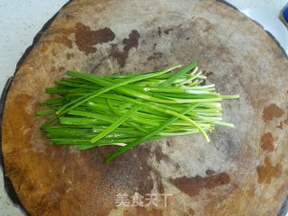 韭菜炒鸡蛋的做法步骤：2