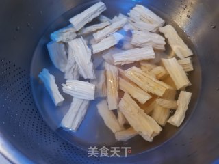 西芹拌腐竹的做法步骤：5