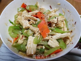 西芹拌腐竹的做法步骤：9