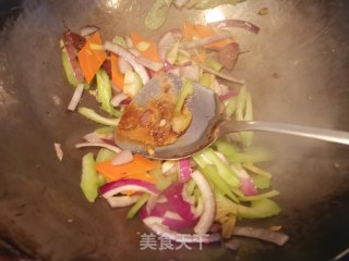 腊肠炒西芹的做法步骤：8